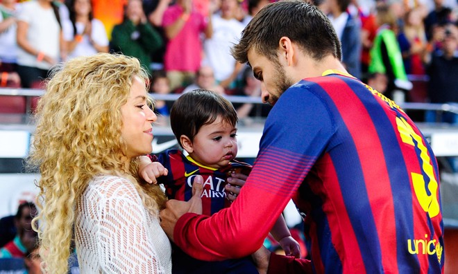 Gerard Pique vừa bị cấm ‘yêu’ vừa lo mất suất Pique bị cấm gần gũi với người tình Shakira trong thời gian diễn ra World Cup?