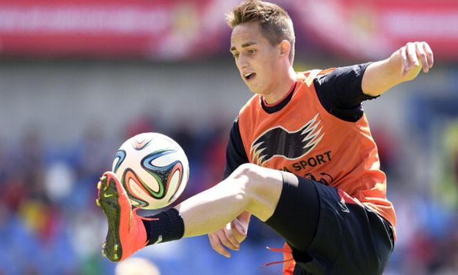 Vừa về đến M.U, sao trẻ Januzaj bị dọa giết Januzaj bị dọa giết.