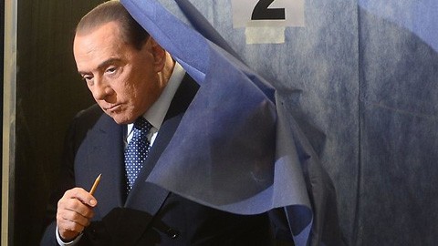 Berlusconi bán AC Milan cho người Trung Quốc Berlusconi bán AC Milan cho người Trung Quốc