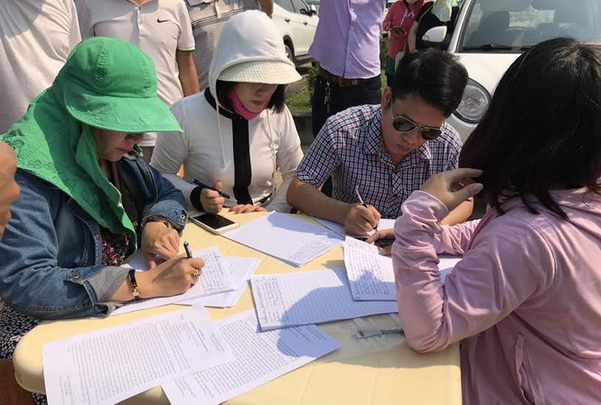 Bộ Giao thông Vận tải đối thoại về vụ BOT Bến Thuỷ Người dân ký đơn kiến nghị.