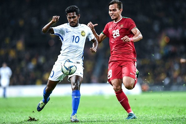 Bàn thắng muộn đưa U22 Malaysia vào chung kết với Thái Lan U22 Malaysia (áo trắng) giành vé vào chơi trận chung kết.