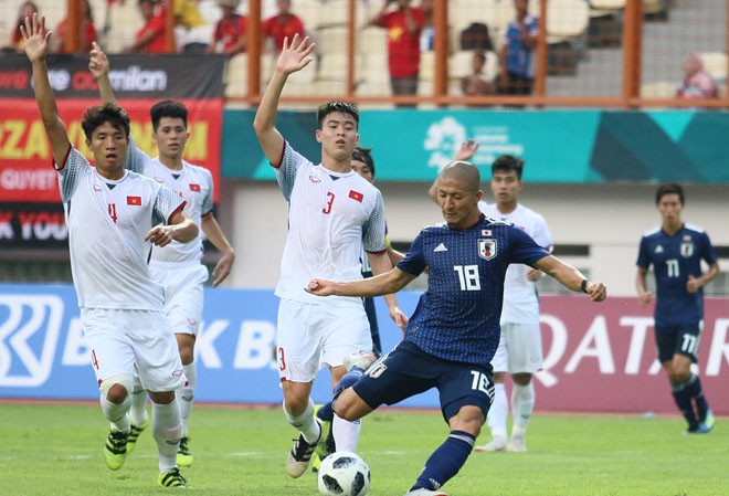 Tuyển Việt Nam đọ sức Nhật Bản ở tứ kết Asian Cup 2019 Olympic Việt Nam từng đọ sức với Olympic Nhật Bản ở Á vận hội 2018. Ảnh: Zing