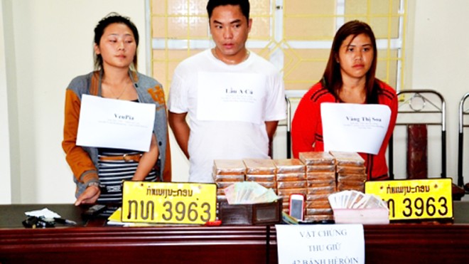 Phá vụ ma túy lớn nhất Lào Cai, thu tại chỗ 42 bánh heroin Ba đối tượng và tang vật vụ án