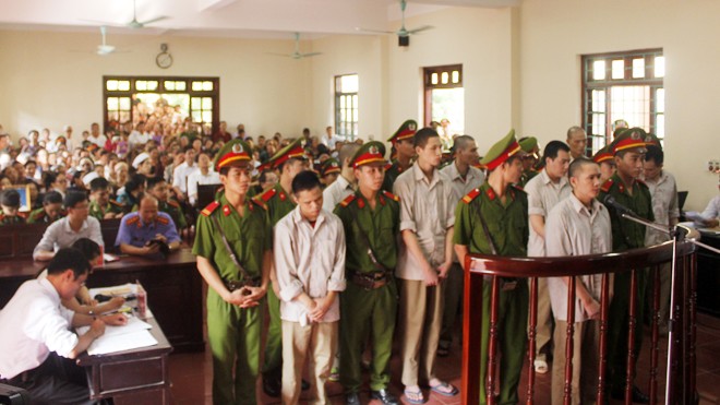 Vụ “quan tài diễu phố” ở Vĩnh Phúc: Bị cáo khai bị ép cung Các bị cáo tại phiên toà