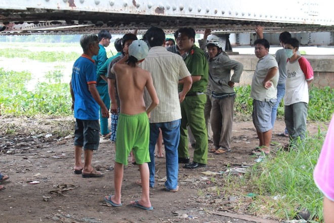 Phát hiện thi thể trên sông Sài Gòn Hiên trường vụ việc đang được phong tỏa.
