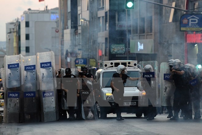 Bản tin 8H: Thổ Nhĩ Kỳ báo động cao vì lo IS khủng bố Cảnh sát Thổ Nhĩ Kỳ. (Nguồn: AFP/TTXVN)