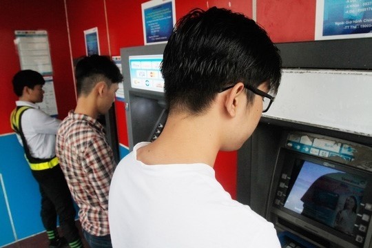 Bản tin 14H: Sắp phải chuyển đổi ATM từ thẻ từ sang thẻ chip Bản tin 14H: Sắp phải chuyển đổi ATM từ thẻ từ sang thẻ chip