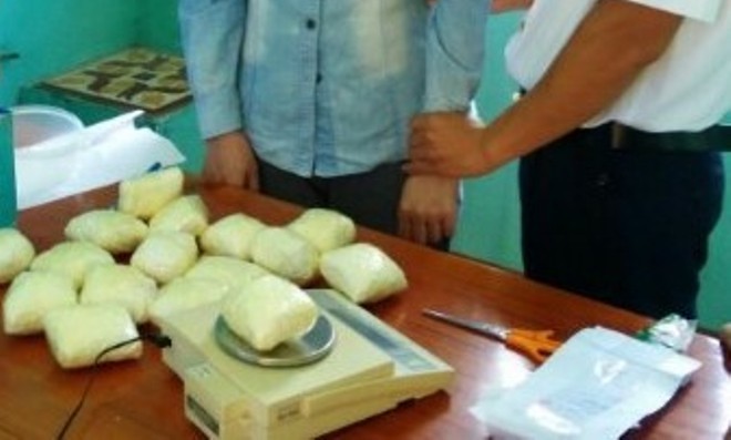 Vây bắt 'nữ quái' vận chuyển 1,6 kg ma túy đá trên tàu hỏa Vây bắt 'nữ quái' vận chuyển 1,6 kg ma túy đá trên tàu hỏa