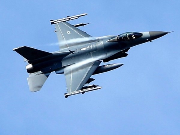 Bản tin 8H: Mỹ không kích khiến 62 binh sĩ Syria thiệt mạng Một máy bay chiến đấu của quân đội Mỹ. (Nguồn: Associated Press)