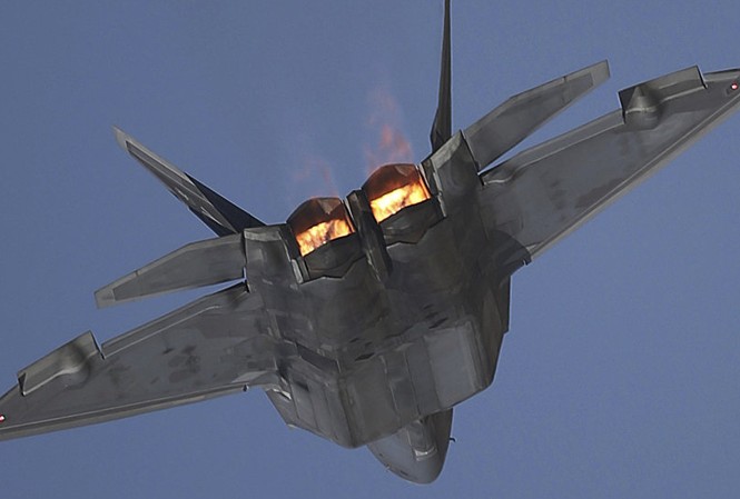 Washington và Bình Nhưỡng ‘tiếp lửa’ vào Bán đảo Triều Tiên Máy bay tàng hình F-22 Raptor của Không lực Mỹ. Ảnh: AP