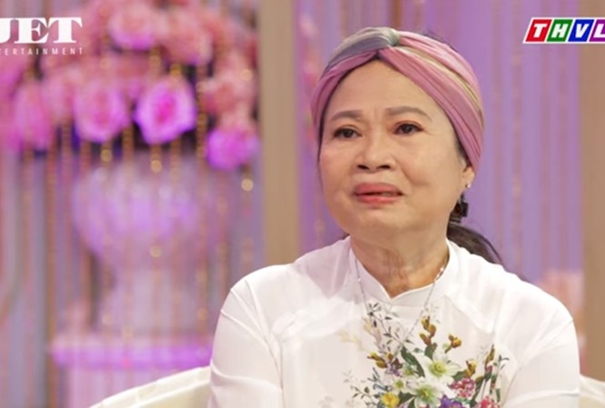 Con gái nhà thơ Nguyễn Bính kể chuyện mẹ đi tìm người tình và con riêng của bố Nhà thơ Nguyễn Bính Hồng Cầu - con gái của cố thi sĩ Nguyễn Bính.