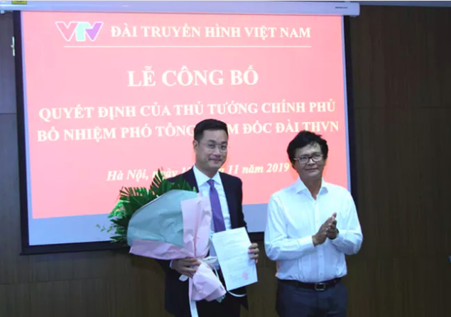 Bản tin 8H: Công bố quyết định nhân sự của Thủ tướng Chính phủ Ông Lê Ngọc Quang (trái) được bổ nhiệm chức Phó tổng giám đốc VTV.
