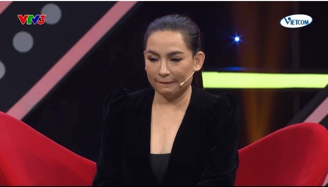 Phi Nhung kể chuyện từng uống thuốc ngủ tự tử vì bị lừa tình Phi Nhung tại chương trình Tối Chủ nhật vui vẻ.