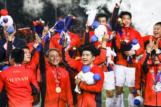 Nhìn Việt Nam hướng tới World Cup, người Trung Quốc chạnh lòng Bóng đá Việt Nam đang ngày càng khởi sắc.