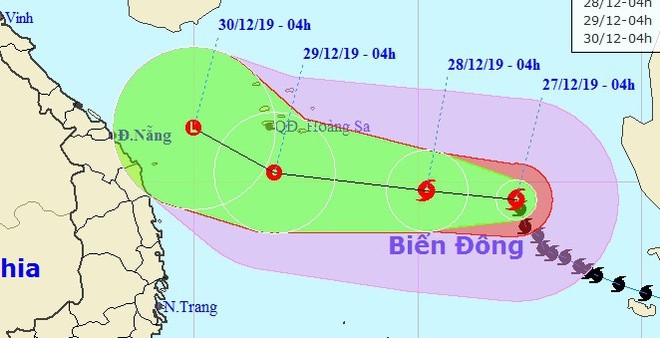 Bản tin 8H: Bão số 8 duy trì cường độ mạnh nhất trên Biển Đông Dự báo đường đi của bão Phanfone trên Biển Đông trong những ngày tới. Ảnh: NCHMF.
