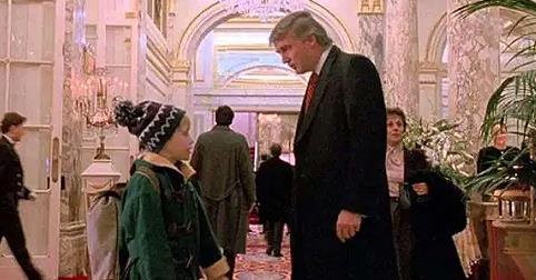 Cảnh phim có Tổng thống Trump trong ‘Ở nhà một mình’ bị cắt Cảnh phim có Tổng thống Trump trong "Ở nhà một mình 2".