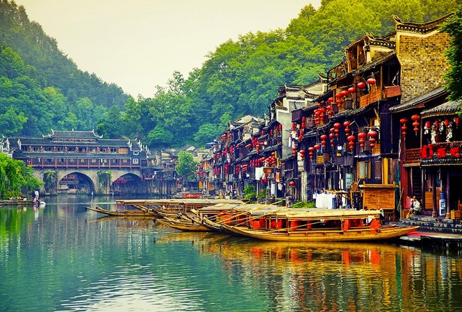 Phượng Hoàng cổ trấn đang chìm trong ngập lụt, đã tồn tại bao năm? Phượng Hoàng cổ trấn đang chìm trong ngập lụt, đã tồn tại bao năm?