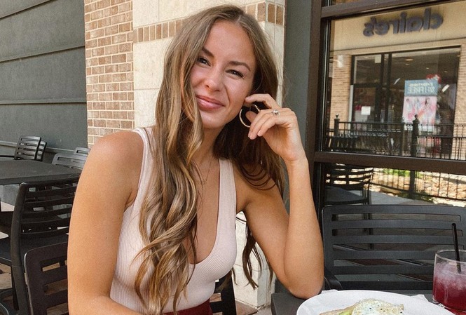 Ngôi sao Instagram được tìm thấy chết lõa thể bên lề đường Alexis Sharkey được tìm thấy đã chết sau khi gia đình báo tin mất tích.