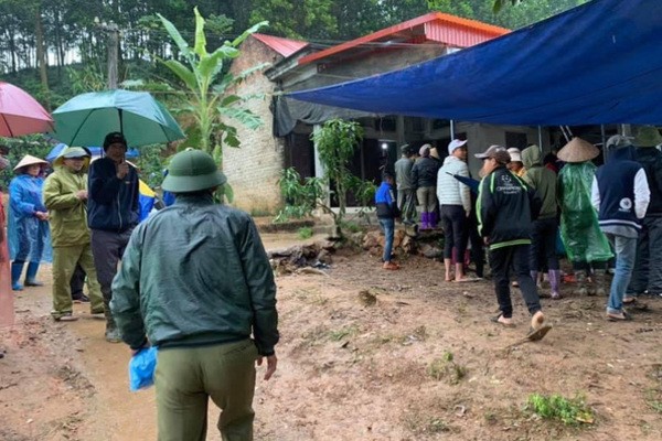 Bản tin 8H: Tìm thấy thư tuyệt mệnh trong vụ ba bố con tử vong trên giường Ngôi nhà xảy ra vụ việc. Ảnh: VNN