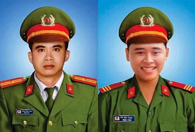 Bản tin 8H: Cấp bằng Tổ quốc ghi công cho 2 cảnh sát ở Đà Nẵng Hai cảnh sát hy sinh trong lúc làm nhiệm vụ. Ảnh: Công an Đà Nẵng