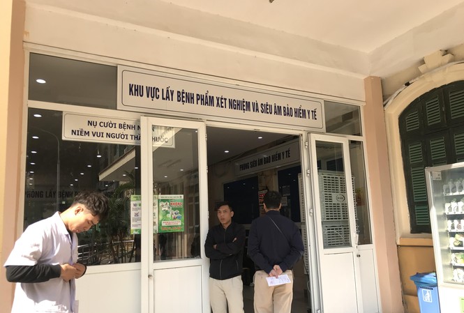 Vụ 'chia đôi que thử HIV': Lãnh đạo BV Xanh Pôn xin lỗi và ... 'vô can'? Một khu vực lấy bệnh phẩm xét nghiệm của BV Xanh Pôn
Ảnh: T.Hà