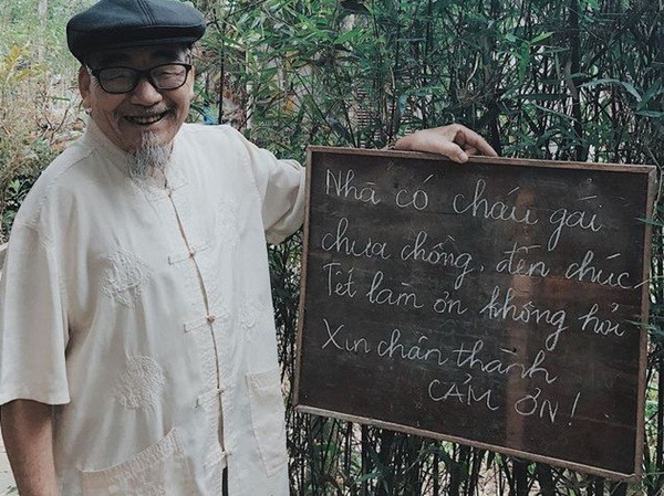 Ông bố treo biển “nhà có con gái chưa chồng, chúc Tết không hỏi thăm” gây bão mạng Ông bố treo biển “nhà có con gái chưa chồng, chúc Tết không hỏi thăm” gây bão mạng