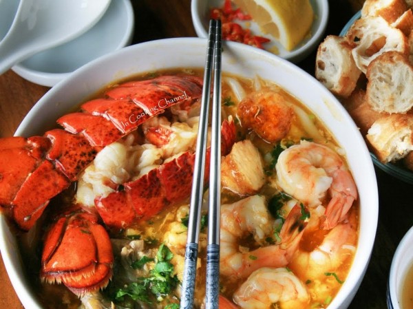 "Ăn lớn" một lần với bánh canh tôm hùm xem bạn có trầm trồ