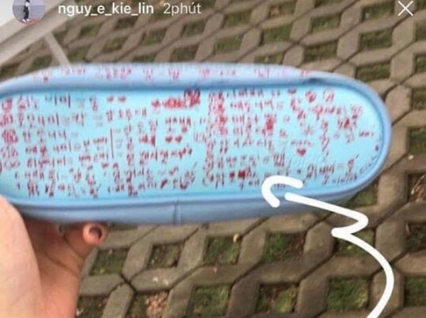 Góc IQ vô cực: Viết phao thi tiếng Anh bằng tiếng Hàn Góc IQ vô cực: Viết phao thi tiếng Anh bằng tiếng Hàn "thách thức" mọi giám thị