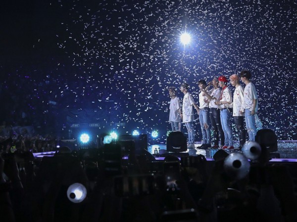 Theo chân BTS đi tour, vất vả cực nhiều nhưng hạnh phúc cũng chẳng hề ít Theo chân BTS đi tour, vất vả cực nhiều nhưng hạnh phúc cũng chẳng hề ít