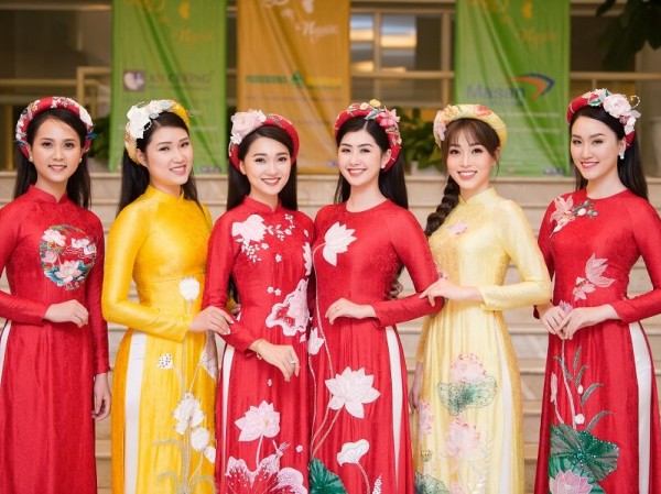 Á hậu Phương Nga tham gia trình diễn BST áo dài của Hoa hậu Ngọc Hân Á hậu Phương Nga tham gia trình diễn BST áo dài của Hoa hậu Ngọc Hân