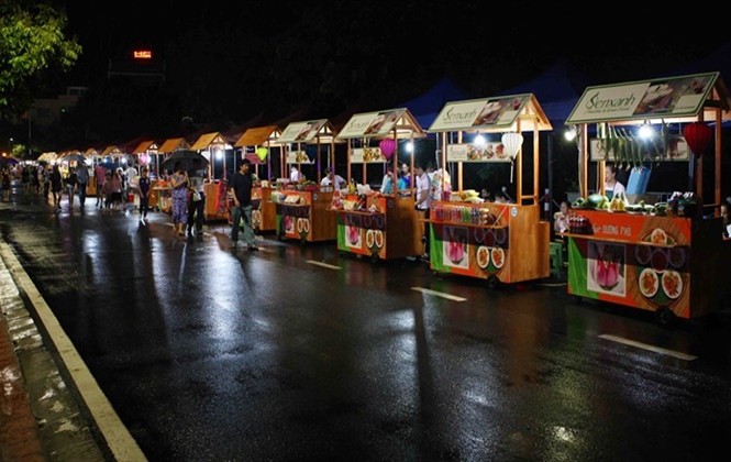 Khám phá 15 gian hàng ẩm thực tại phố đi bộ mới của Hà Nội Khám phá 15 gian hàng ẩm thực tại phố đi bộ mới của Hà Nội