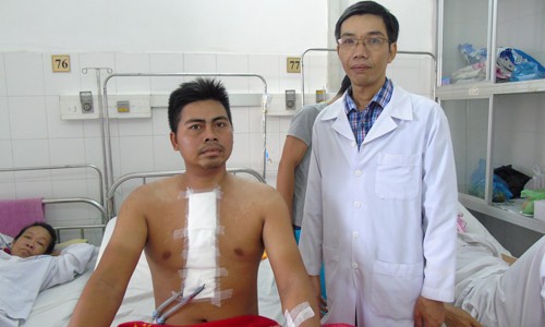 Bệnh nhân R. đang phục hồi rất tốt sau phẫu thuật tách u trung thất “khủng” - Ảnh: Kim Hà.