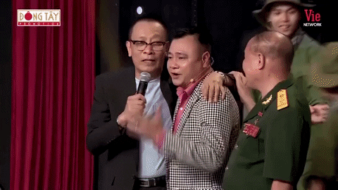 Lại Văn Sâm và Tự Long ngẫu hứng hát 'Nổi lửa lên em' cùng NSND Tạ Minh Tâm