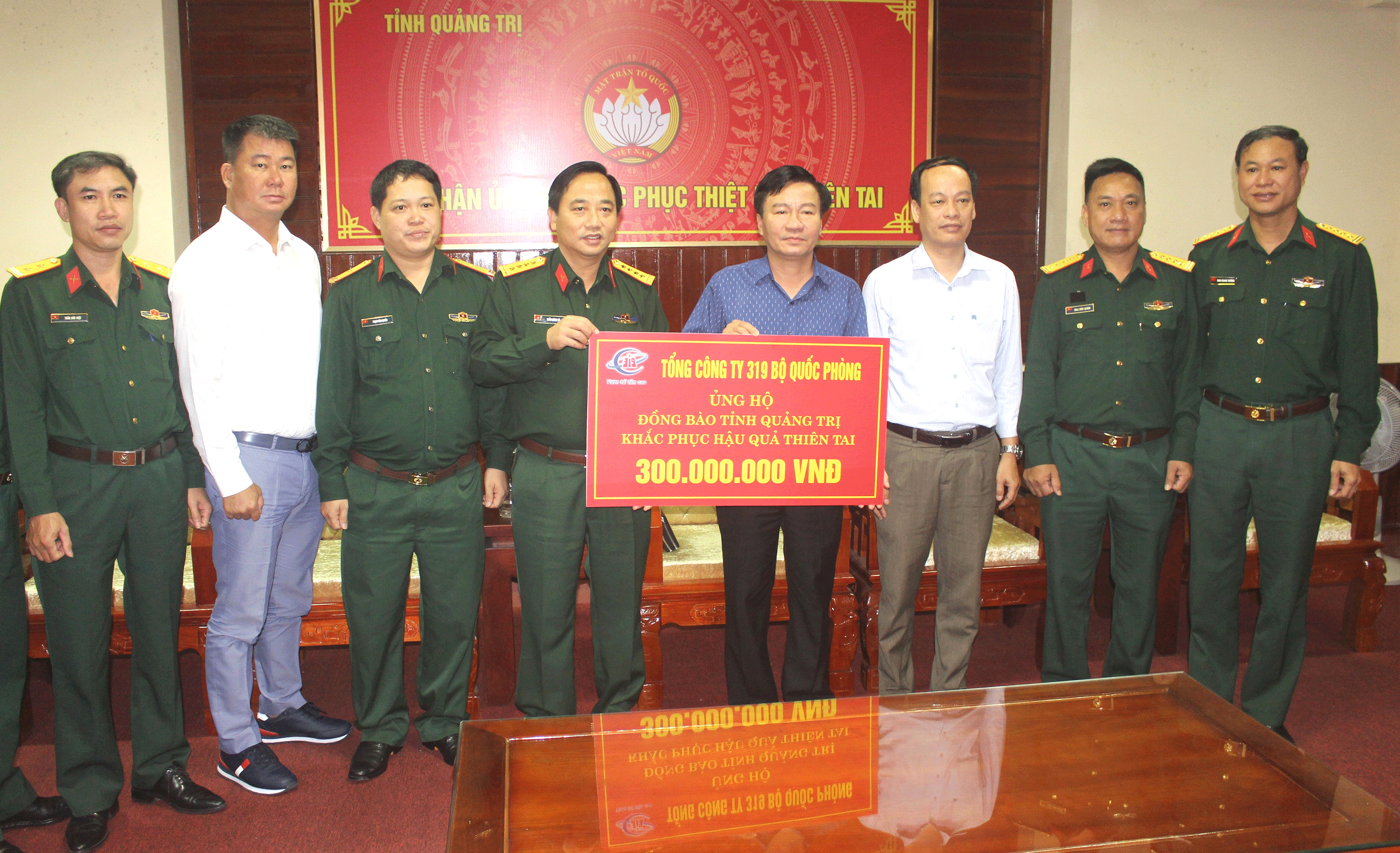 Chung tay ủng hộ đồng bào miền Trung vượt qua trận lũ lịch sử - ảnh 5