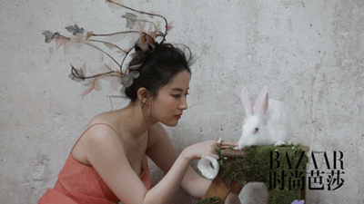 Diện đầm cúp ngực, Lưu Diệc Phi quá đỗi gợi cảm - ảnh 6