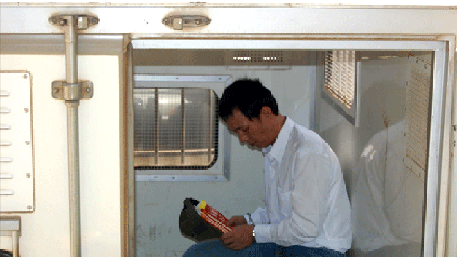 Giết người, cướp ôtô khiến hai người thương vong vì bị đuổi việc Tử tù Phạm Mạnh Hùng ngồi trong xe đặc chủng