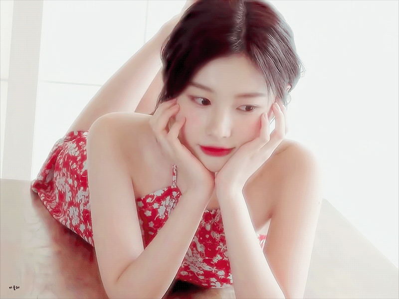 'Mỹ nhân mặt đơ' Kang Hye Won, cựu thành viên IZ*ONE cuối cùng đã 'xuất kích'