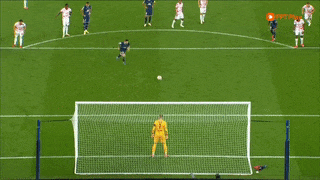 Video: Messi bình tĩnh sục bóng kiểu panenka, ấn định chiến thắng cho PSG
