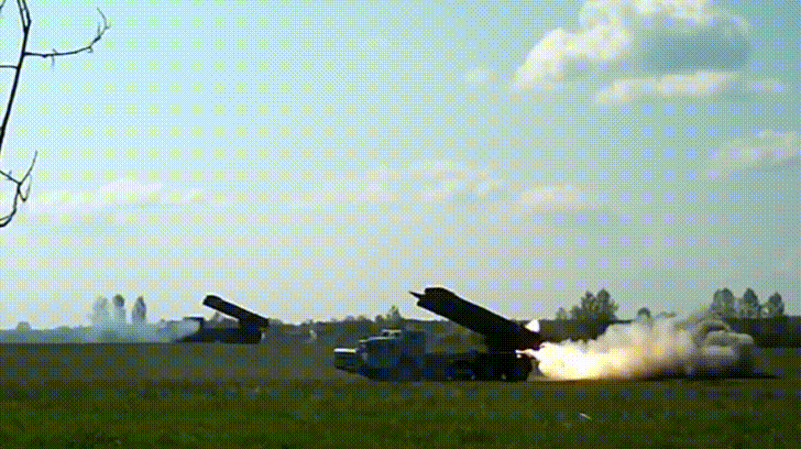 ‘Cơn lốc’ 9K58 Smerch khai hoả dữ dội trong cuộc tập trận Zapad 2017 ‘Cơn lốc’ 9K58 Smerch khai hoả dữ dội trong cuộc tập trận Zapad 2017
