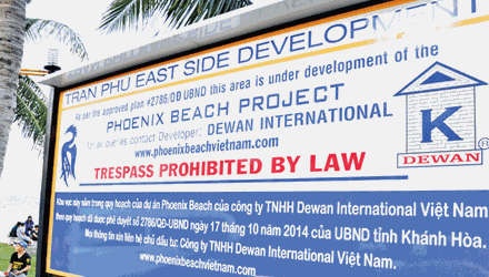 Thu hồi tất cả dự án của Cty Dewan ở Khánh Hòa Một trong 11 bảng “chủ quyền” do Cty Dewan Việt Nam dựng ở bờ biển đường Trần Phú, Nha Trang tháng 5/2015, khiến dư luận bất bình
