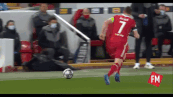 HLV Zidane cười tươi nhìn học trò trả đũa đối phương