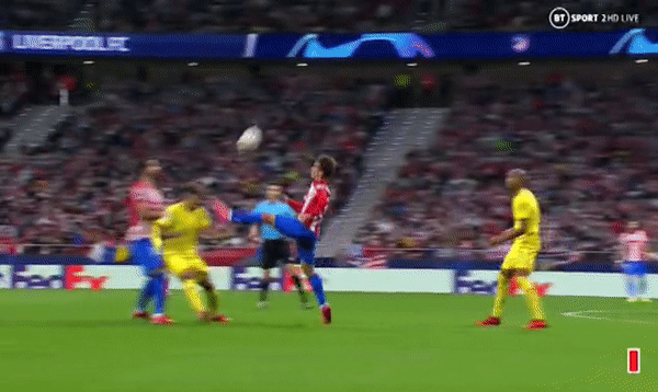 Griezmann đạp Firmino như võ sĩ MMA, Atletico nhận trận thua đau đớn trước Liverpool