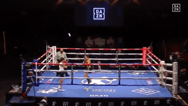 Đấm nhanh như ‘súng máy’, nữ võ sĩ hạ knock-out đối thủ trong 7 giây Đấm nhanh như ‘súng máy’, nữ võ sĩ hạ knock-out đối thủ trong 7 giây