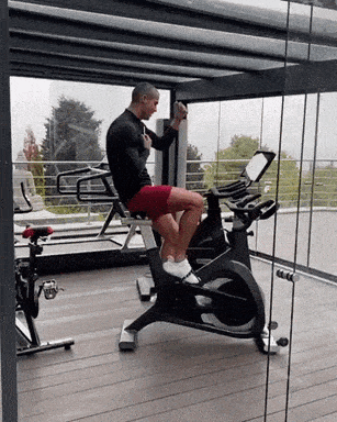Ronaldo tập luyện thế nào khi đang cách ly vì bị nhiễm COVID-19? ảnh 5