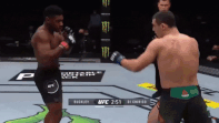Chủ nhân pha knock-out của năm dính ‘nộ long cước’, gục tại chỗ
