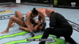 Đả nữ UFC ra mắt ấn tượng, dội 'mưa đòn' vào mặt đối thủ