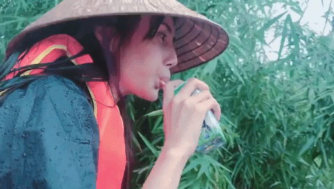 'Lừa' Công Vinh 3 lần, Thủy Tiên không dám nghe máy của chồng, ở lại cứu trợ miền Trung - ảnh 4