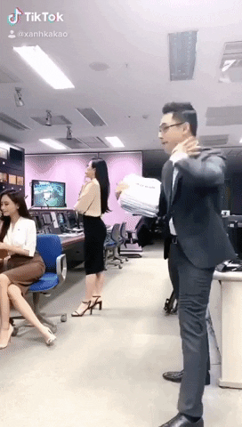 Cười ngặt trước hậu trường 'lầy lội' của dàn MC đình đám VTV ảnh 4
