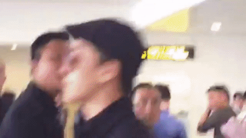 Seungri (Big Bang) xuất hiện chớp nhoáng ở Nội Bài ảnh 1