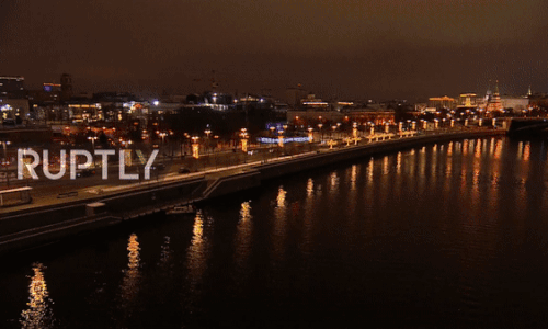 Khung cảnh tráng lệ của Nhà thờ Chúa Cứu thế Moscow trong Thánh lễ đêm Giáng sinh Nga